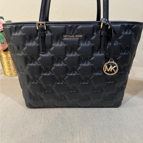 Michael Michael Kors Jet Set MD Carryall Tote Bag - Picture 2 of 9